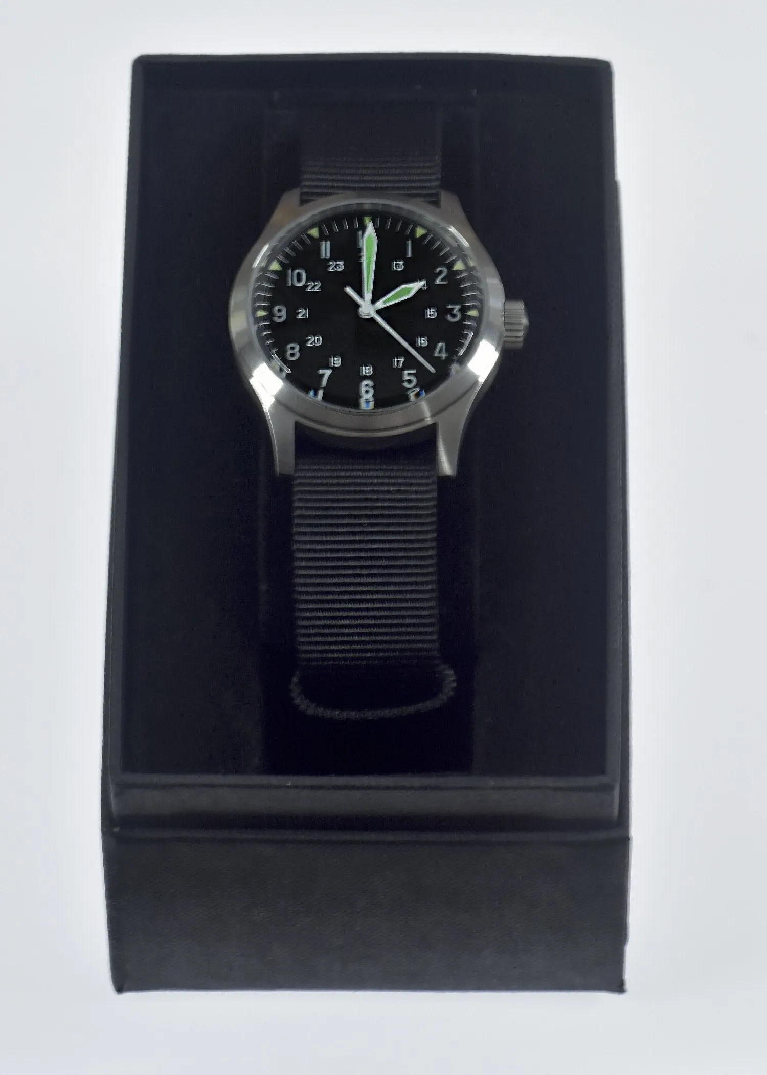 MWC GG-W-113 Classic 1960s/70s U.S Pattern Vietnam War Issue Watch with 24 Jewel Automatic Movement and 100m Water Resistance