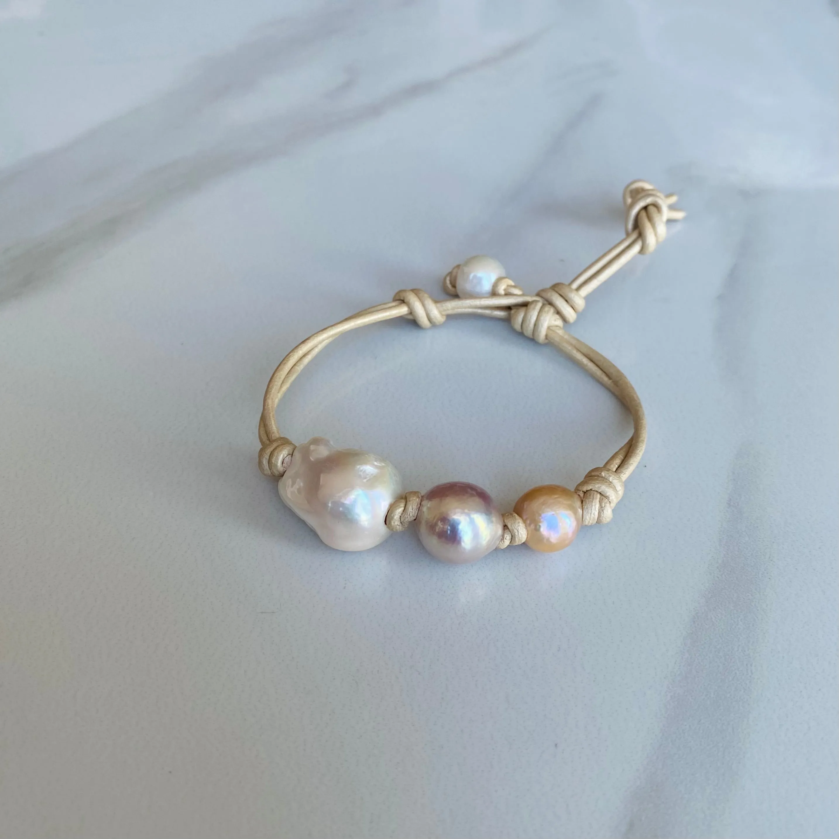 Pearls & Sandy Leather Bracelet