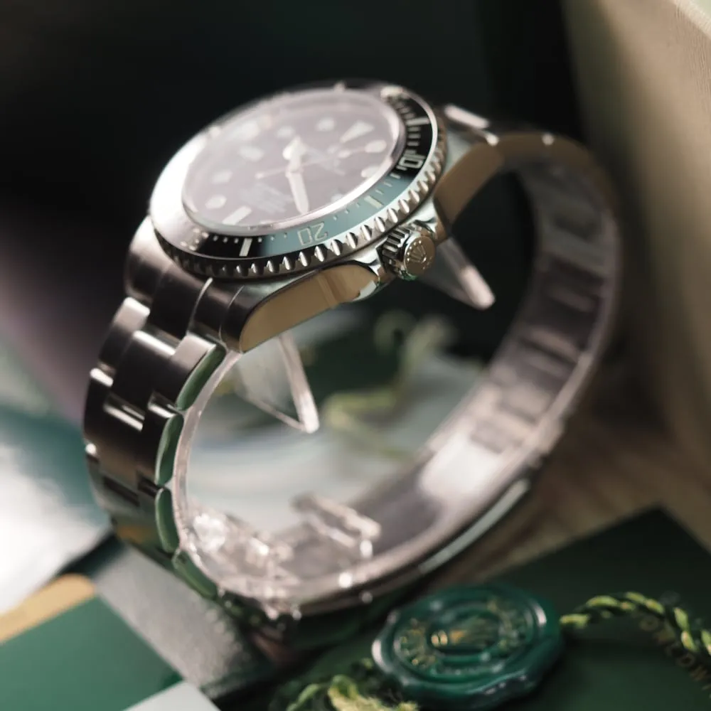 Rolex Sea Dweller 4000 - 116600 (2016)