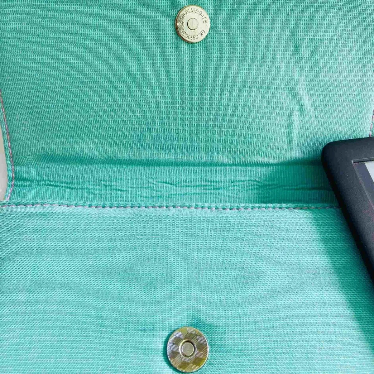 Unique Kindle Sleeve- Green with print -Fits all Kindle